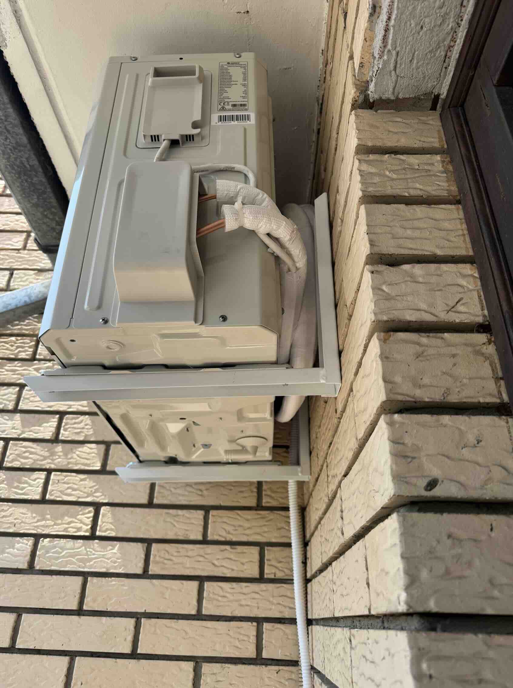 picture of air conditioner installation